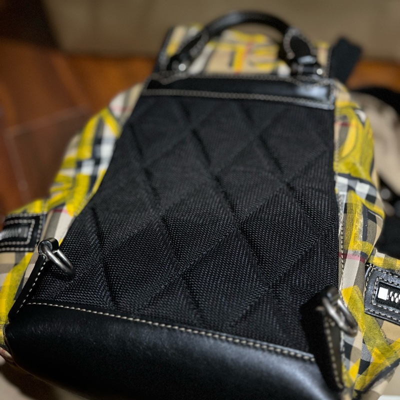 Burberry黃色經典後背包-15