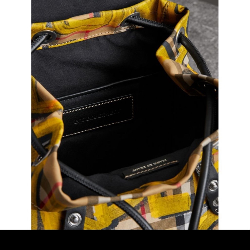 Burberry黃色經典後背包-17