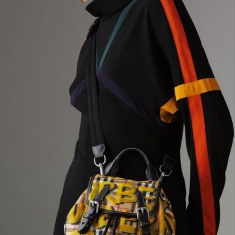 Burberry黃色經典後背包-22