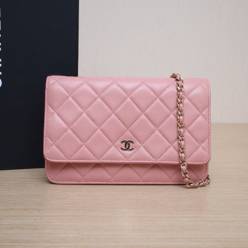 CHANEL CFWOC19粉色羊皮24開金扣肩背包-0
