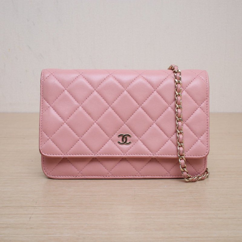 CHANEL CFWOC19粉色羊皮24開金扣肩背包-1
