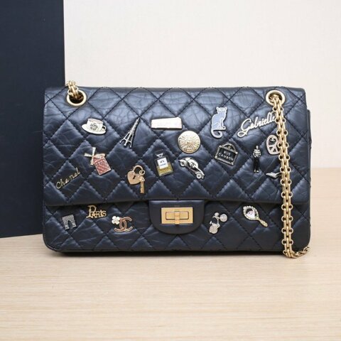 CHANEL 2.55口蓋包大號28黑色牛皮25開金扣鏡子貓徽章菱格紋肩背包