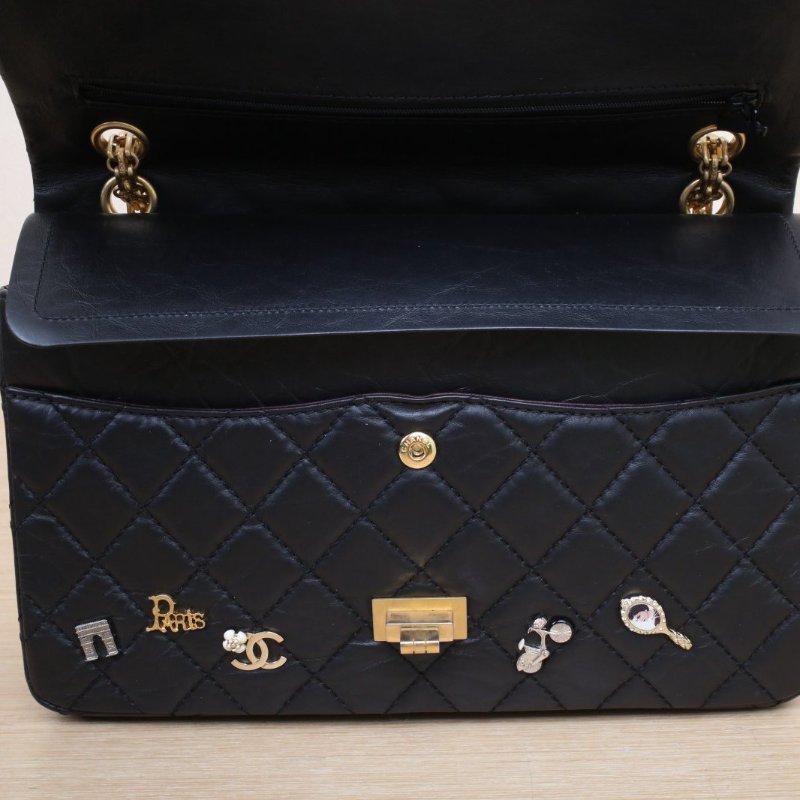 CHANEL 2.55口蓋包大號28黑色牛皮25開金扣鏡子貓徽章菱格紋肩背包-2