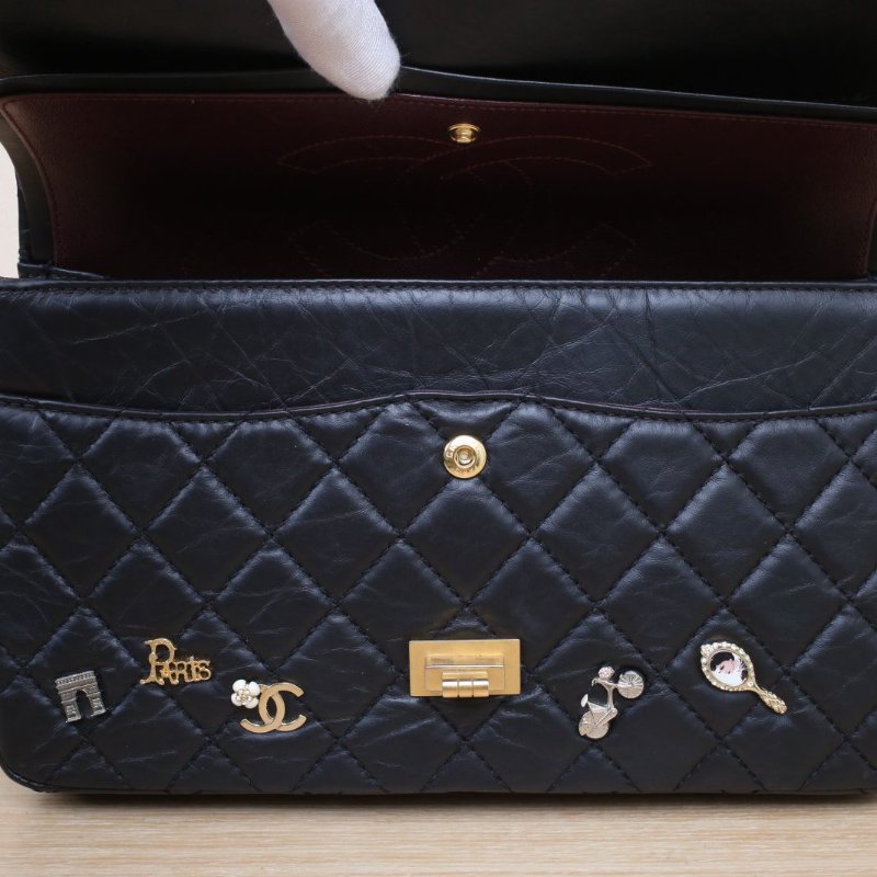 CHANEL 2.55口蓋包大號28黑色牛皮25開金扣鏡子貓徽章菱格紋肩背包-3