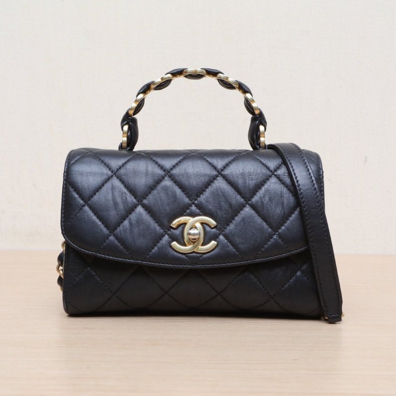 CHANEL 21S口蓋包20黑色羊皮31開金扣菱格紋金屬皮穿手柄肩背包-1