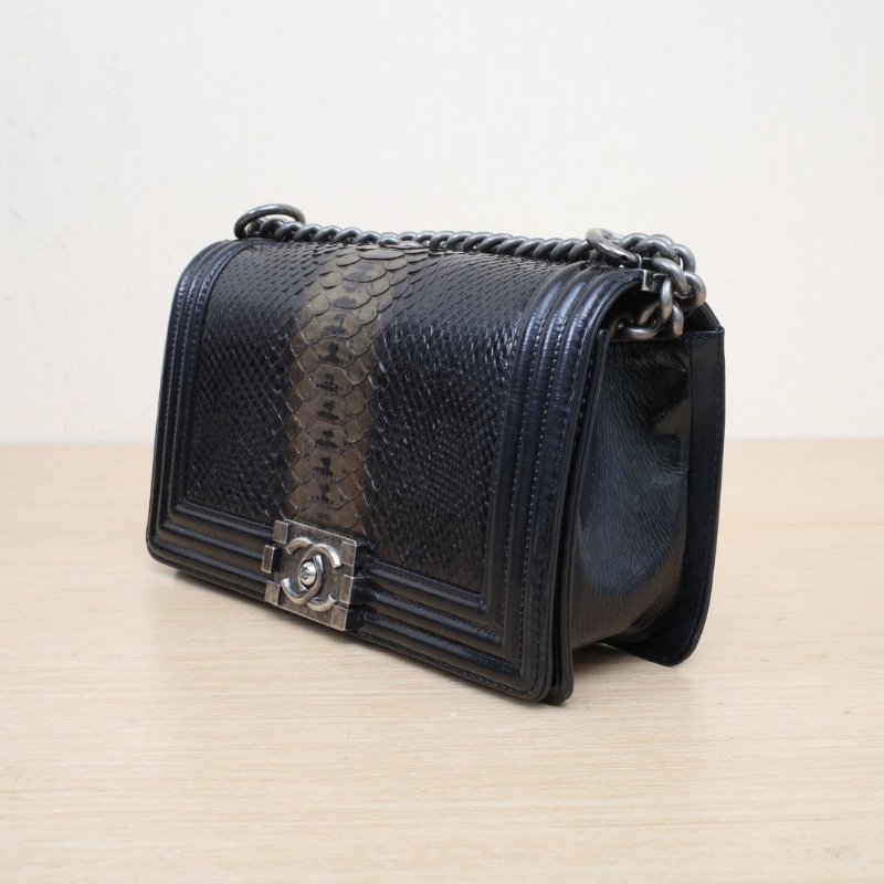 CHANEL Leboy中號25黑色蛇皮20開銀扣肩背包-4