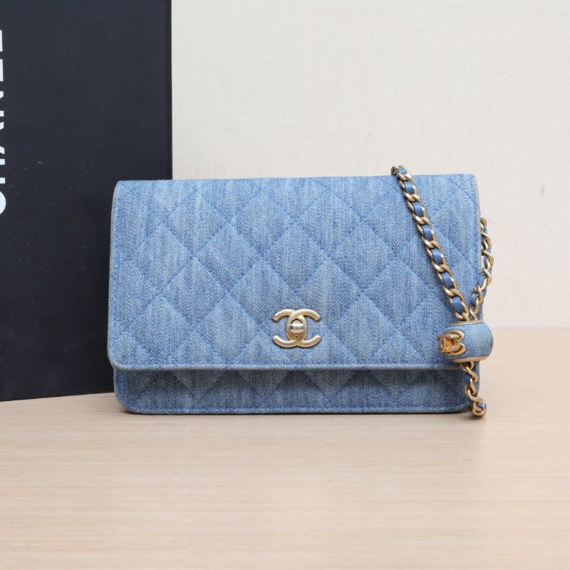 CHANEL 22CCFWOC19藍色牛仔晶片開金扣金球調節扣肩帶肩背包-0