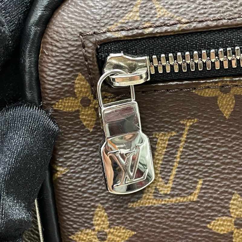 LV 老花黑色拼皮背包 XB909-17