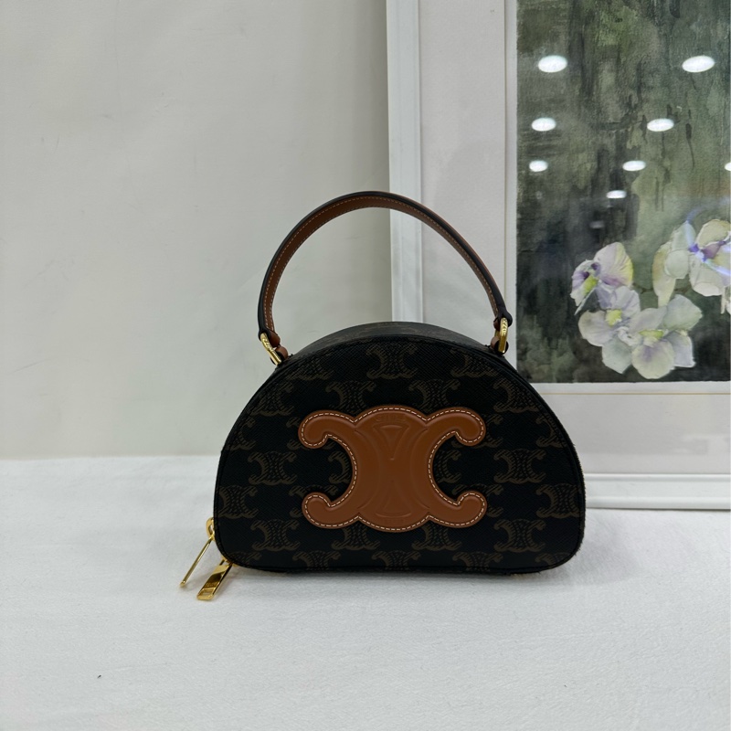 Celine 賽琳 Triomphe凱旋門老花半月包 尺寸17.5*12-1
