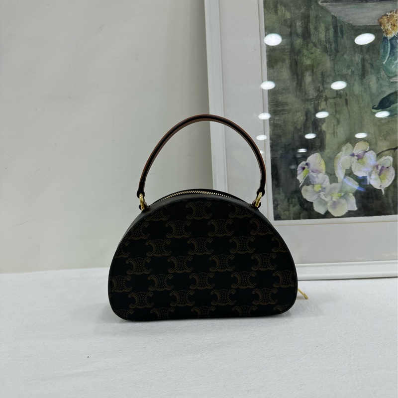 Celine 賽琳 Triomphe凱旋門老花半月包 尺寸17.5*12-2