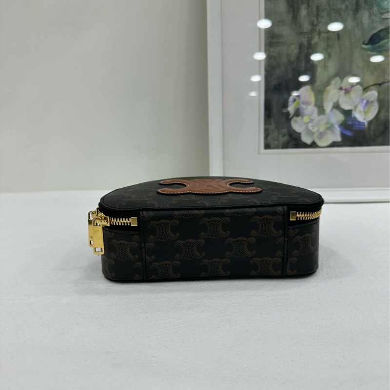 Celine 賽琳 Triomphe凱旋門老花半月包 尺寸17.5*12-5