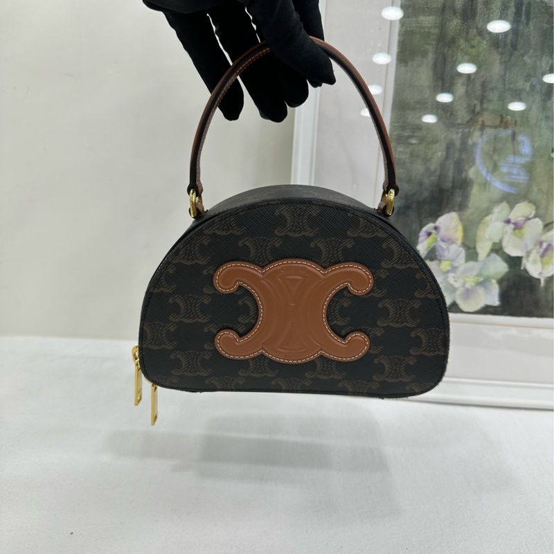 Celine 賽琳 Triomphe凱旋門老花半月包 尺寸17.5*12-6