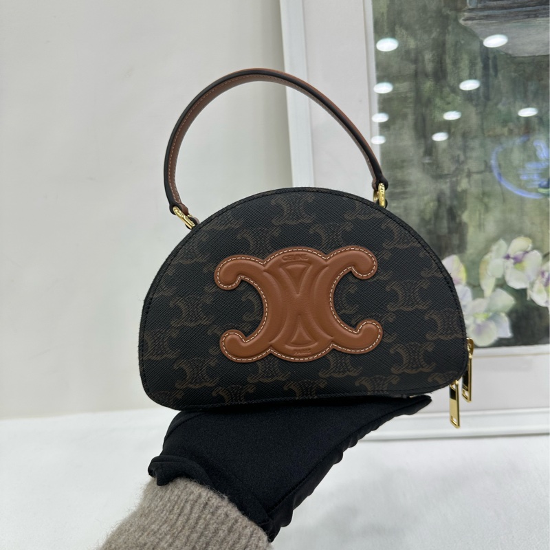 Celine 賽琳 Triomphe凱旋門老花半月包 尺寸17.5*12-7