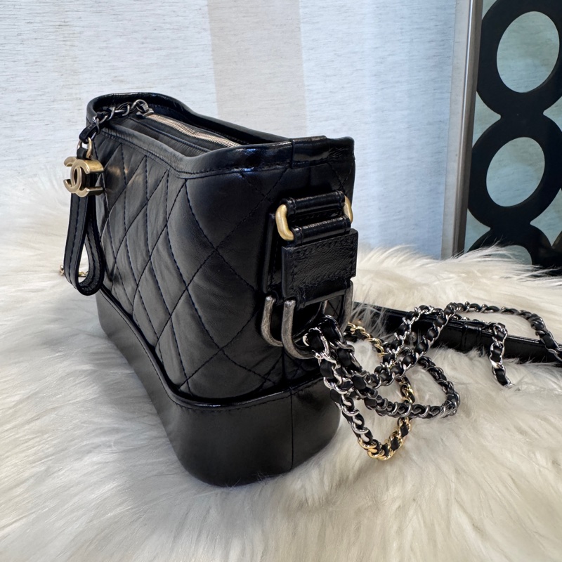 Chanel 黑金小號流浪包 晶片款 近全新-3