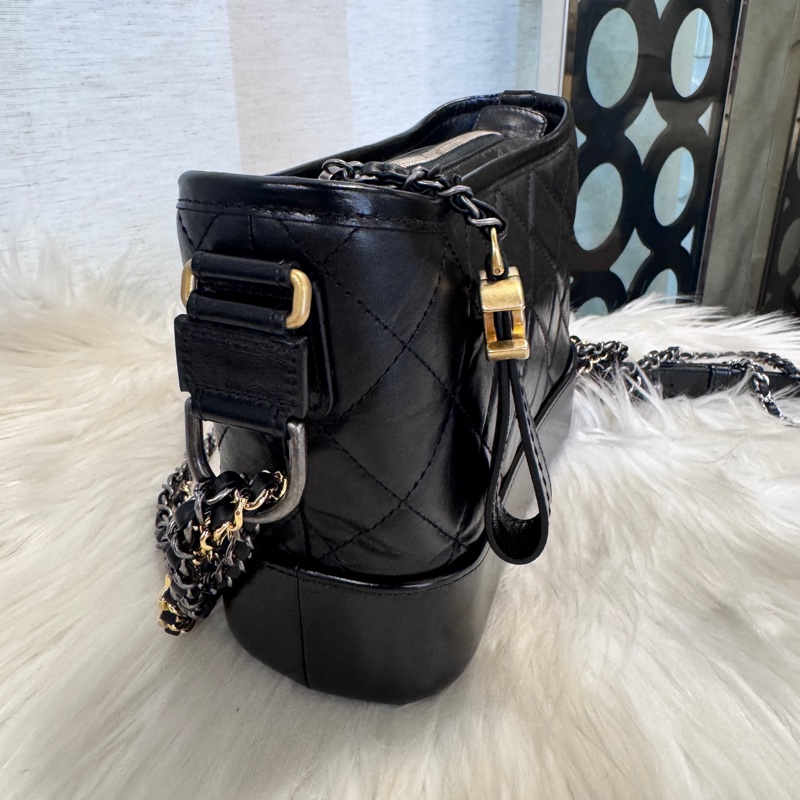 Chanel 黑金小號流浪包 晶片款 近全新-4