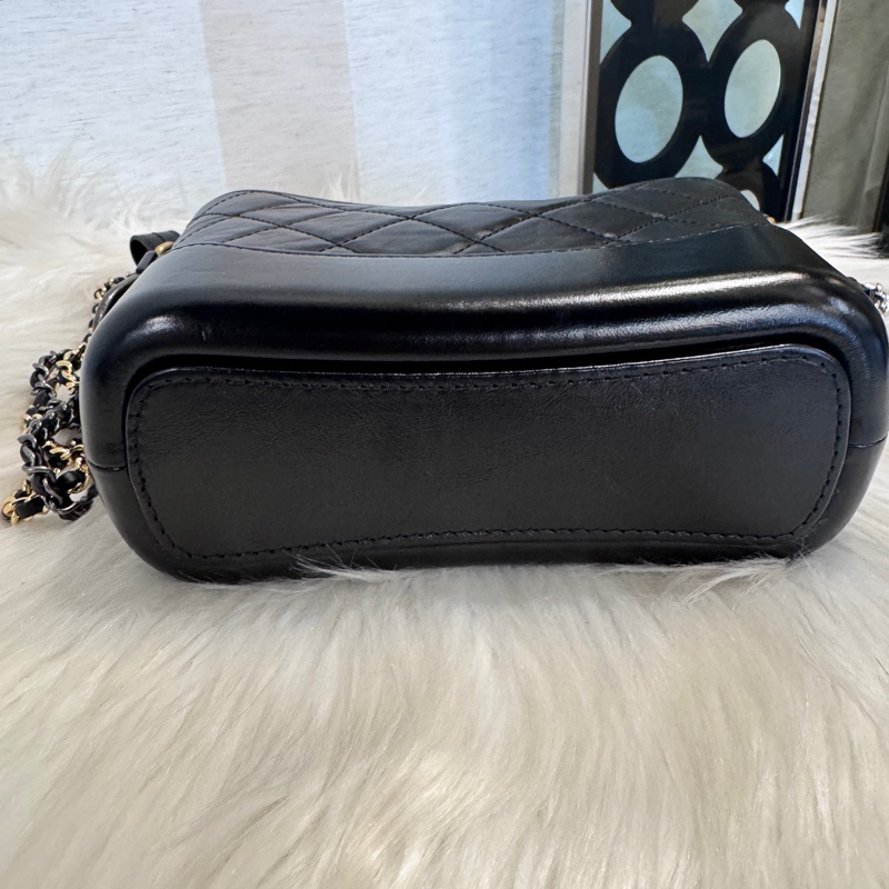 Chanel 黑金小號流浪包 晶片款 近全新-5