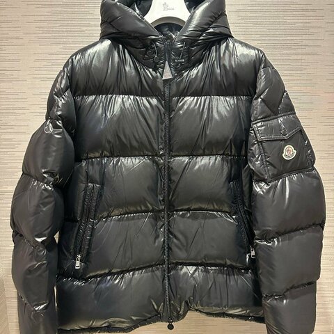 💎Han's house精品服飾💎 moncler Ecrins 羽絨 連帽 外套 原價 67600