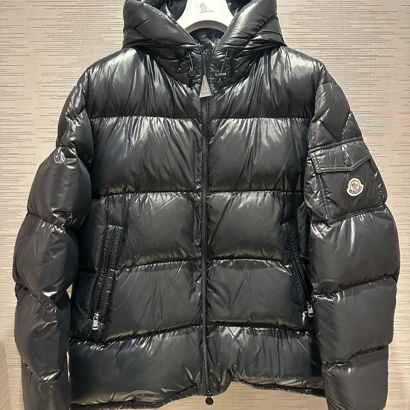💎Han's house精品服飾💎 moncler Ecrins 羽絨 連帽 外套 原價 67600-0