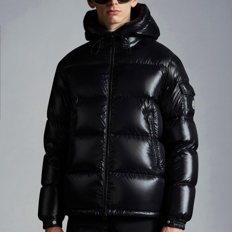 💎Han's house精品服飾💎 moncler Ecrins 羽絨 連帽 外套 原價 67600-1