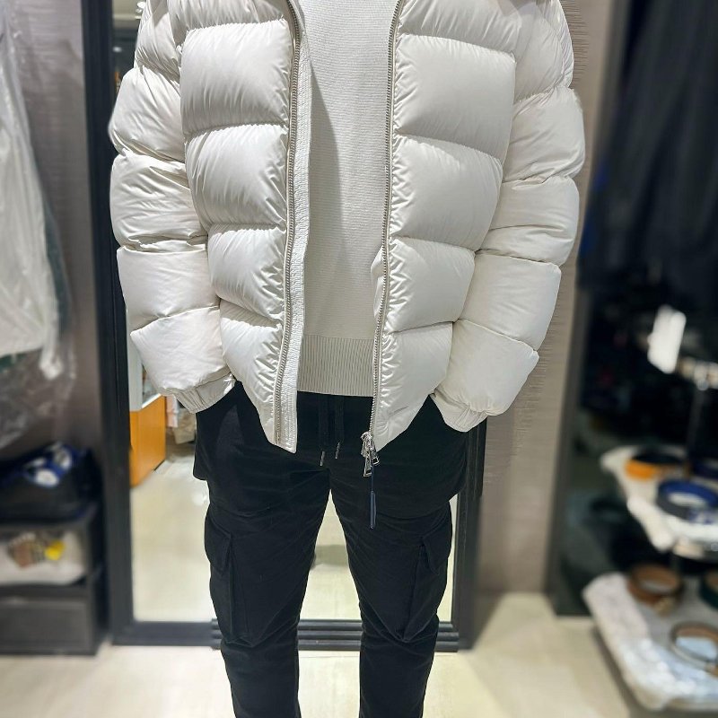 💎Han's house精品服飾💎moncler Poirier 羽絨 連帽 可拆 外套 原價67000-1