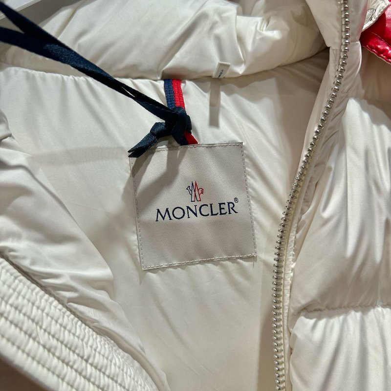 💎Han's house精品服飾💎moncler Poirier 羽絨 連帽 可拆 外套 原價67000-6