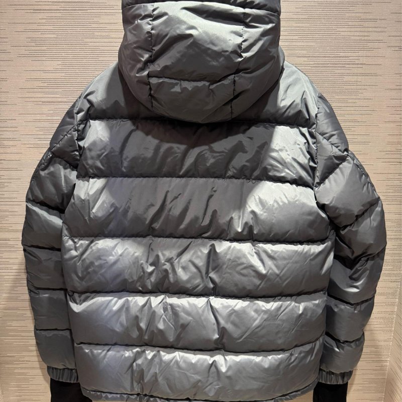 💎Han's house精品服飾💎 moncler Isorno 滑雪系列 高機能 防水 羽絨 連帽 外套 原價79200-1