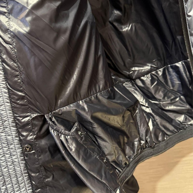 💎Han's house精品服飾💎 moncler Isorno 滑雪系列 高機能 防水 羽絨 連帽 外套 原價79200-2