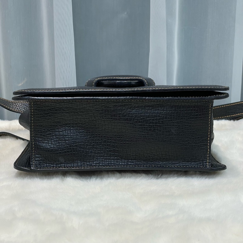 Loewe 中古黑色牛皮三角形封扣手提斜背包XC006-4