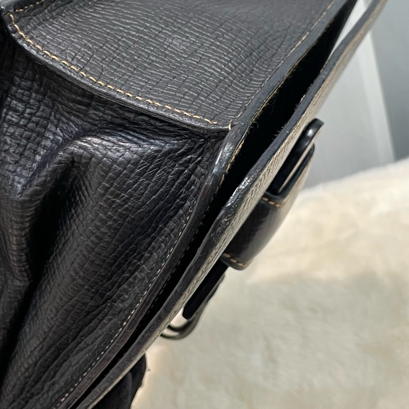 Loewe 中古黑色牛皮三角形封扣手提斜背包XC006-7