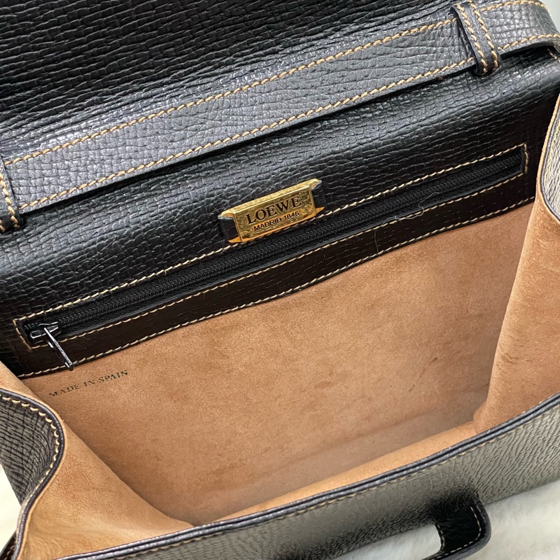 Loewe 中古黑色牛皮三角形封扣手提斜背包XC006-12