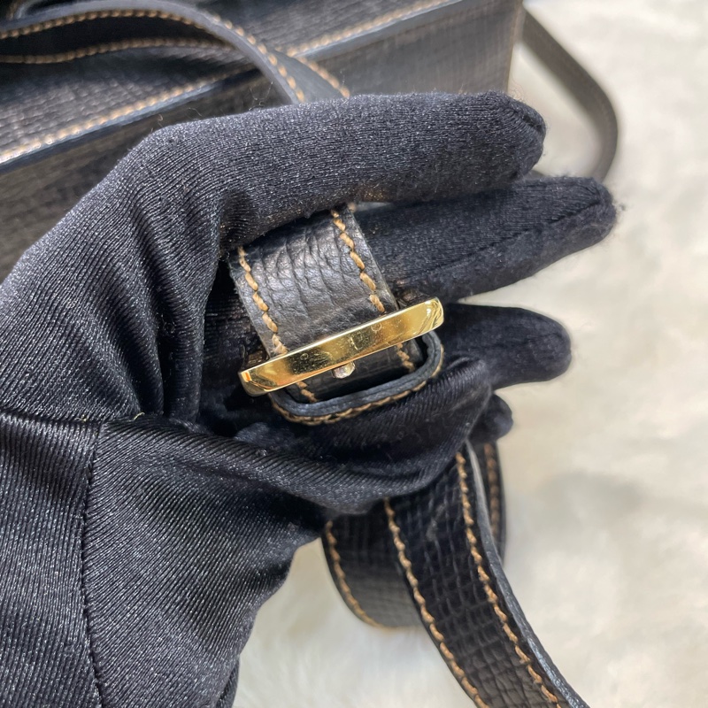 Loewe 中古黑色牛皮三角形封扣手提斜背包XC006-18