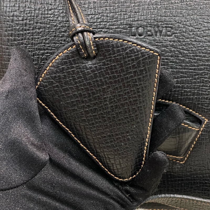 Loewe 中古黑色牛皮三角形封扣手提斜背包XC006-23