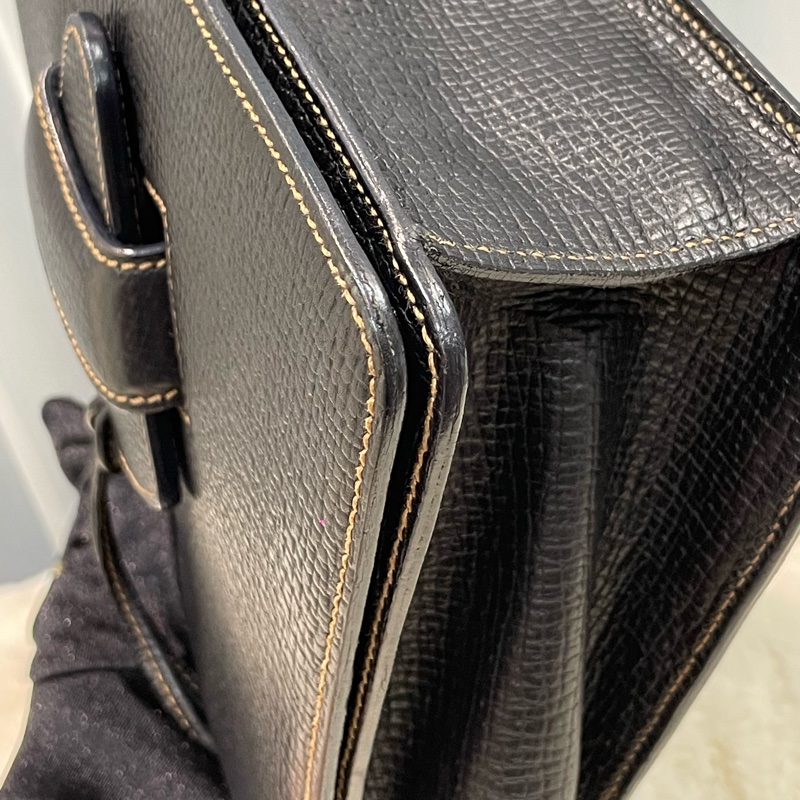 Loewe 中古黑色牛皮三角形封扣手提斜背包XC006-26