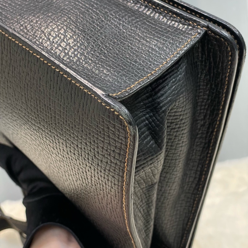 Loewe 中古黑色牛皮三角形封扣手提斜背包XC006-28