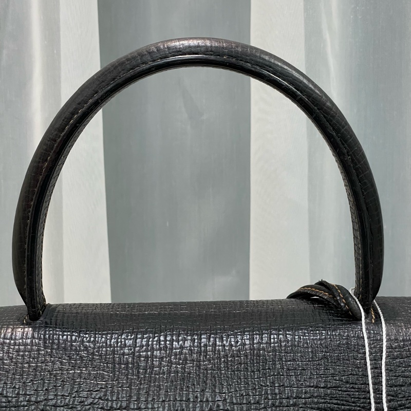 Loewe 中古黑色牛皮三角形封扣手提斜背包XC006-31