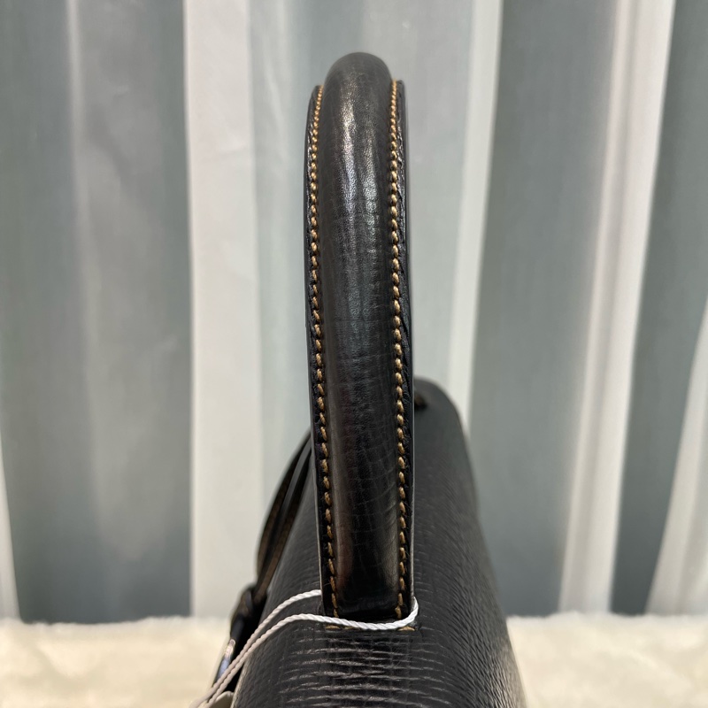 Loewe 中古黑色牛皮三角形封扣手提斜背包XC006-32