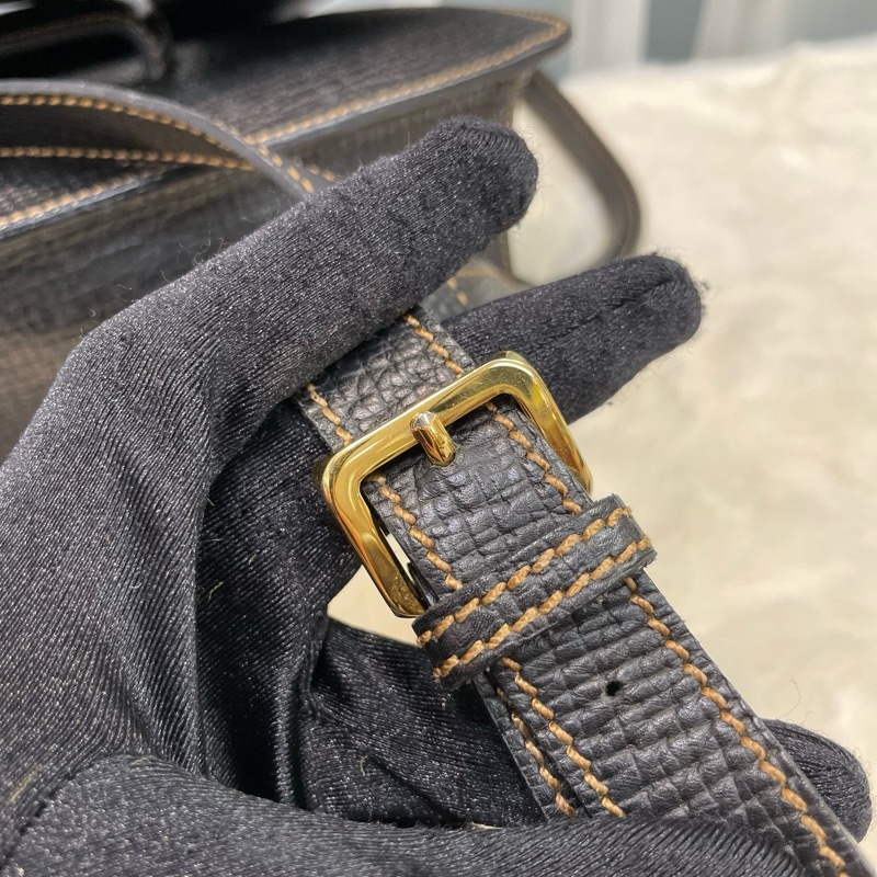 Loewe 中古黑色牛皮三角形封扣手提斜背包XC006-35