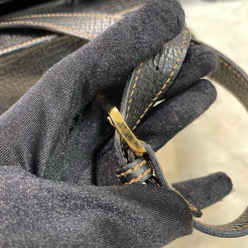 Loewe 中古黑色牛皮三角形封扣手提斜背包XC006-36