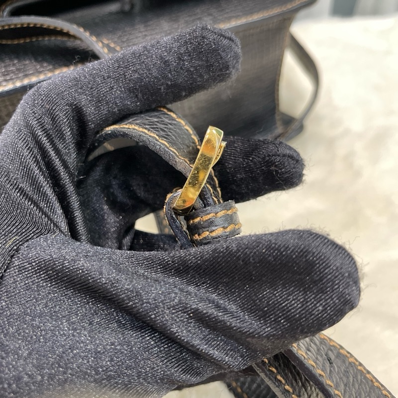 Loewe 中古黑色牛皮三角形封扣手提斜背包XC006-37