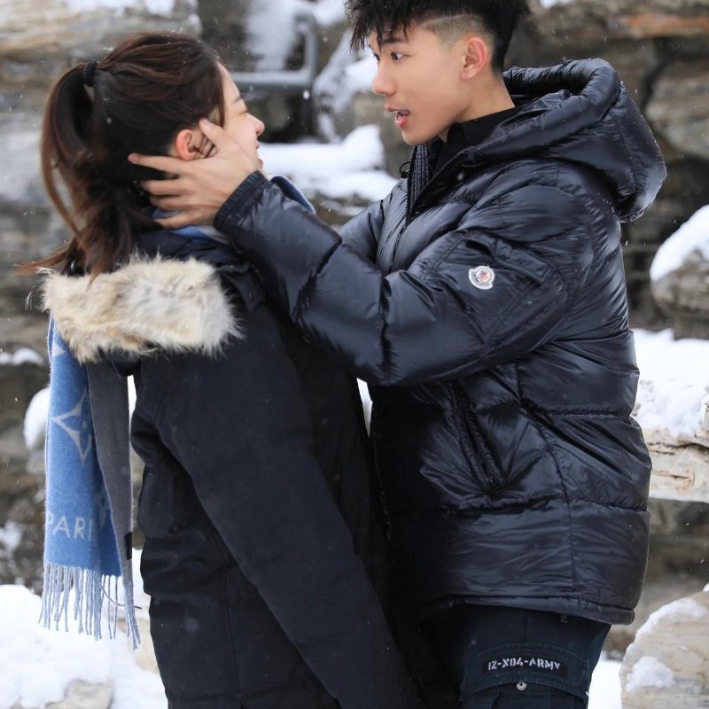 💎Han's house精品服飾💎 moncler Ecrins 羽絨 連帽 外套 深藍 現貨 XS 原價 67600-8