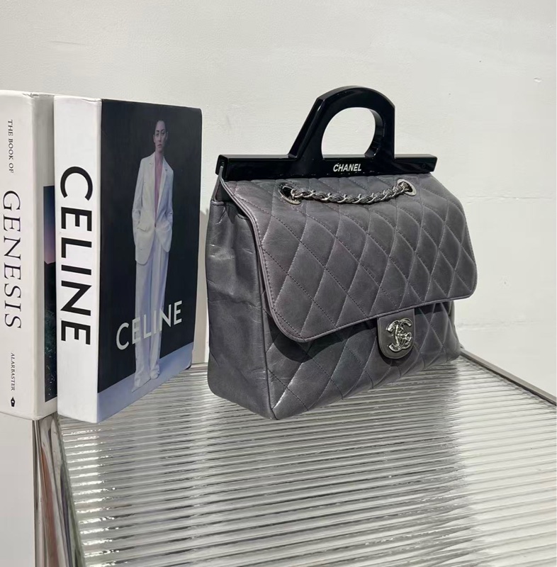 98新Chanel / 香奈兒中古高級灰色拼黑色衣架包,耐磨油蠟牛皮材質,鐳射20開,尺寸:31*25*9cm-1