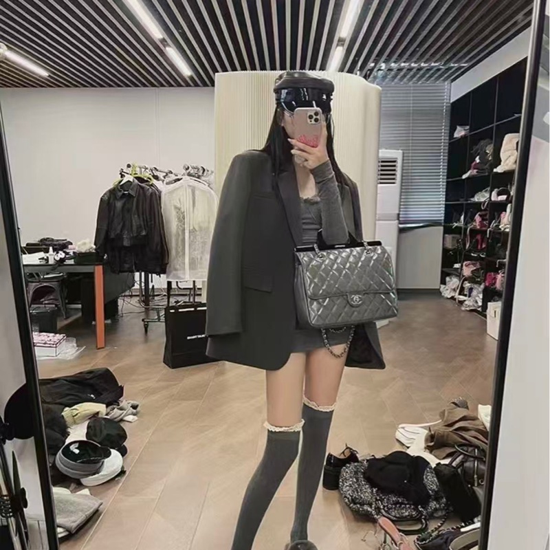 98新Chanel / 香奈兒中古高級灰色拼黑色衣架包,耐磨油蠟牛皮材質,鐳射20開,尺寸:31*25*9cm-3