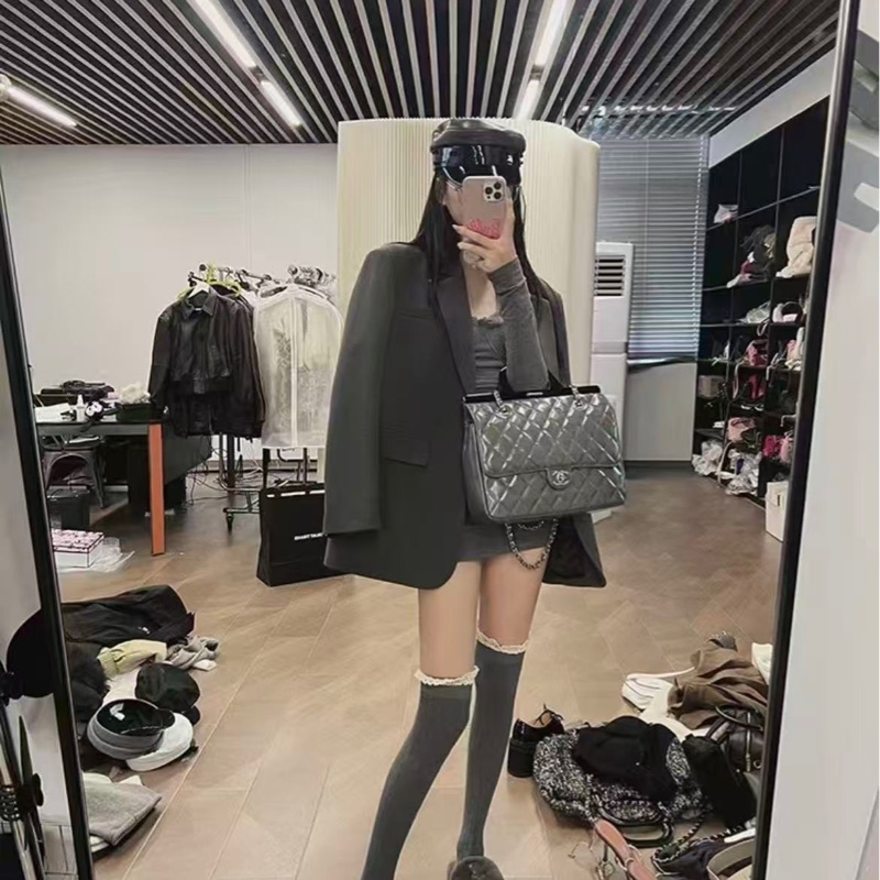 98新Chanel / 香奈兒中古高級灰色拼黑色衣架包,耐磨油蠟牛皮材質,鐳射20開,尺寸:31*25*9cm-4