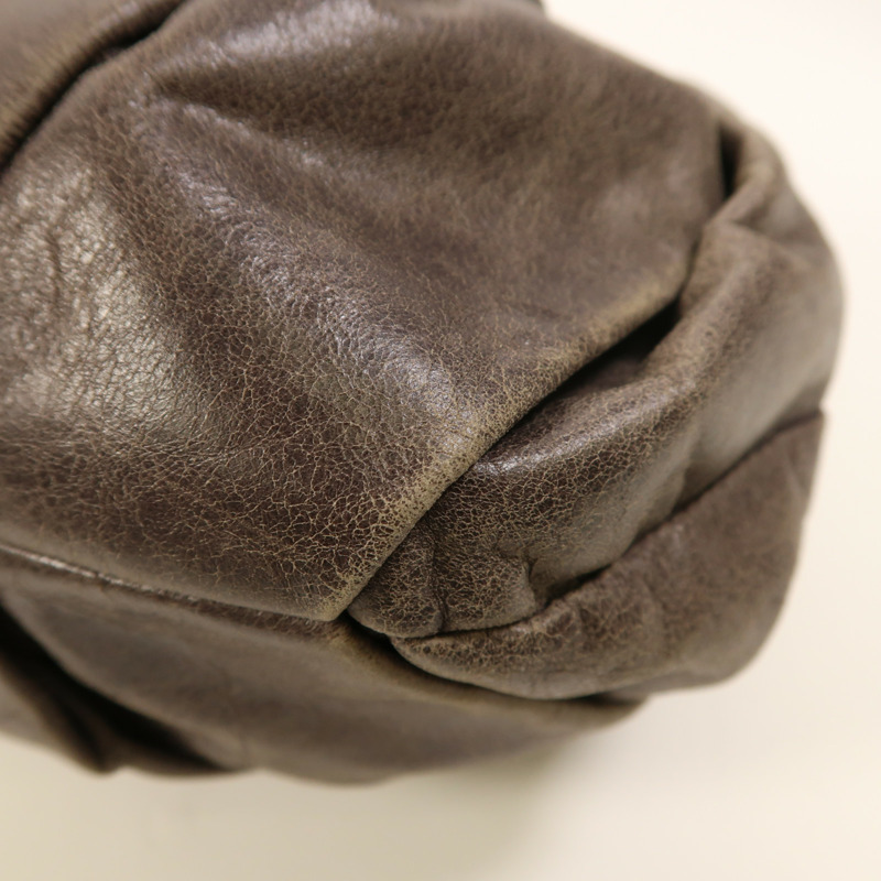 Miu Miu 牛皮皮革Shoulder Bag銀扣肩背袋-12