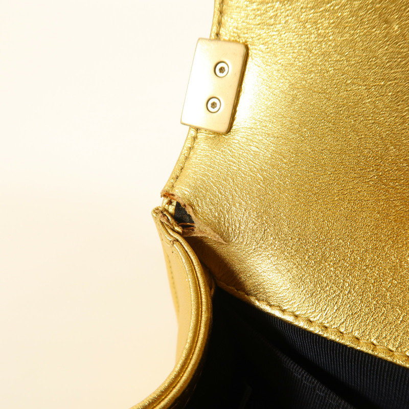 CHANEL 牛皮皮革Boy 20鏈帶肩背袋-17