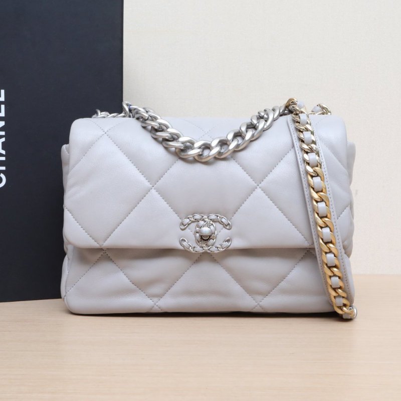 CHANEL 19BAG口蓋包中號30灰色羊皮晶片開金銀扣肩背包-0