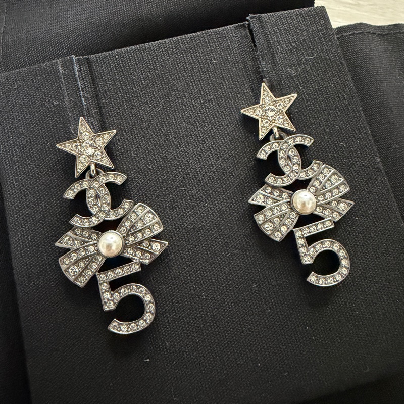 Chanel 22P 黑銀5號蝴蝶星星雙C耳環-3