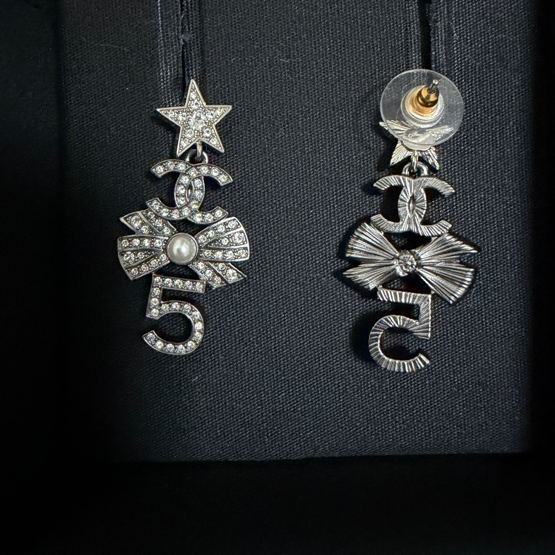 Chanel 22P 黑銀5號蝴蝶星星雙C耳環-4