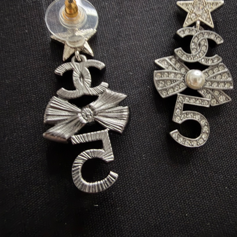 Chanel 22P 黑銀5號蝴蝶星星雙C耳環-8