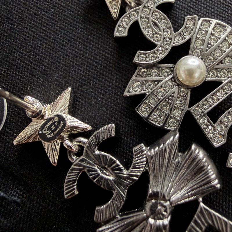 Chanel 22P 黑銀5號蝴蝶星星雙C耳環-9